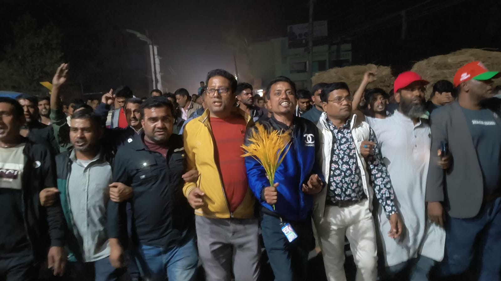 গাইবান্ধা-৩ আসনের ধানের শীষের প্রার্থী ডা.সাদিকের পক্ষে পলাশবাড়ীতে বিশাল নির্বাচনী শো-ডাউন!