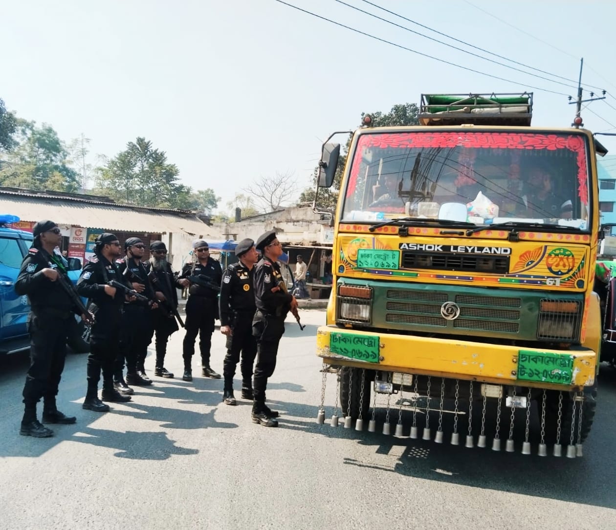 র‍্যাব-৫, সিপিসি-১ এর ক্যাম্প কমান্ডারের ভোটকেন্দ্র পরিদর্শন ও আইন-শৃঙ্খলা পরিস্থিতি পর্যবেক্ষণ