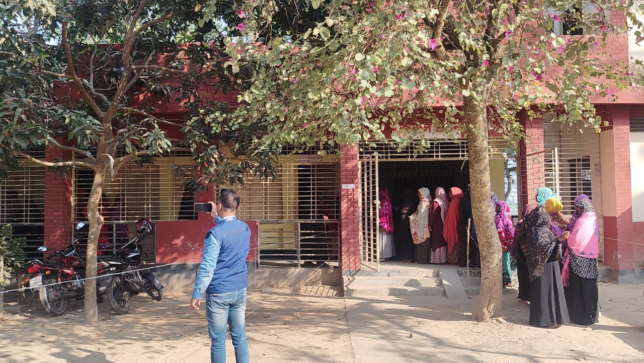 রাজশাহী–৫ (দুর্গাপুর–পুঠিয়া) আসনে শান্তিপূর্ণ ভোটগ্রহণ চলছে
