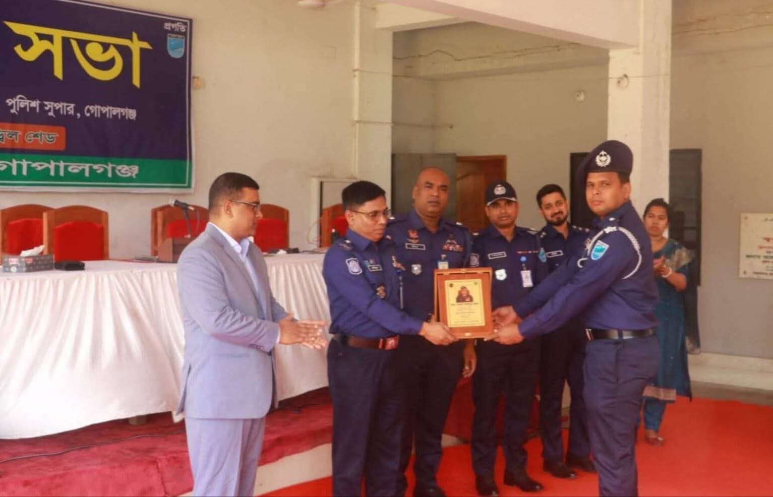 গোপালগঞ্জে শ্রেষ্ঠ ওসি নির্বাচিত মাহফুজুর রহমানকে এনপিএসের শুভেচ্ছা।