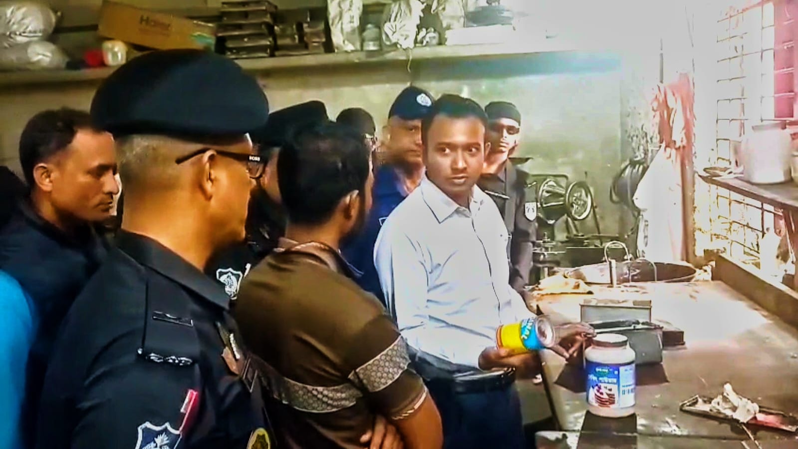 জয়পুরহাটে ৩ টি কারখানায় জরিমানা করেছে ভোক্তা অধিকার সংরক্ষণ অধিদপ্তর।