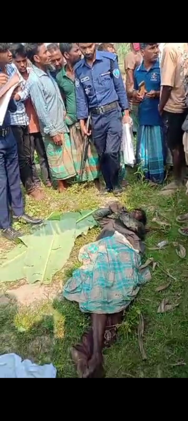 চট্টগ্রামের মীরসরাইয়ের ঠাকুর দীঘি এলাকায় পারিবারিক বিরোধে কৃষক চৌধুরী মিয়াকে কুপিয়ে হত্যা