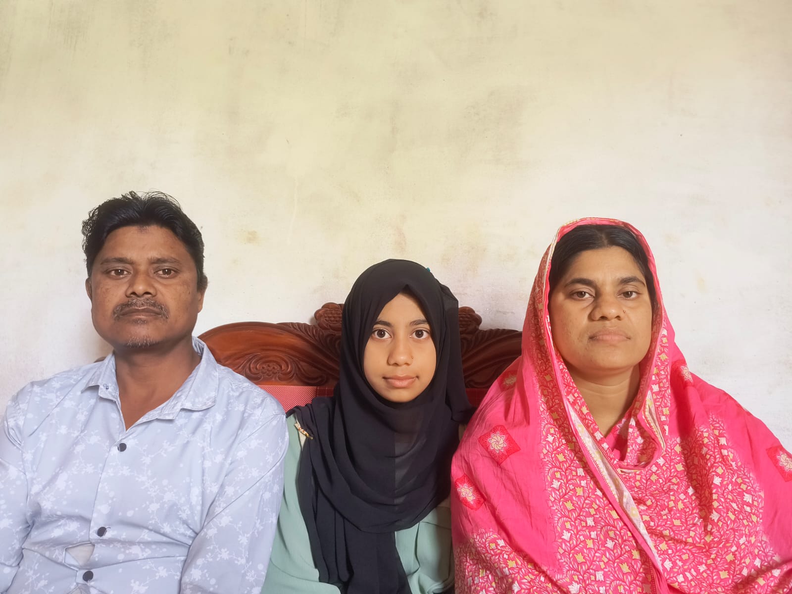 উপজেলায় শ্রেষ্ঠ সাফল্যের কৃতিত্ব অর্জন করেছে কাঁচা মাল ব্যবসায়ী সাজু মিয়ার মেয়ে জান্নাতুন নেছা!