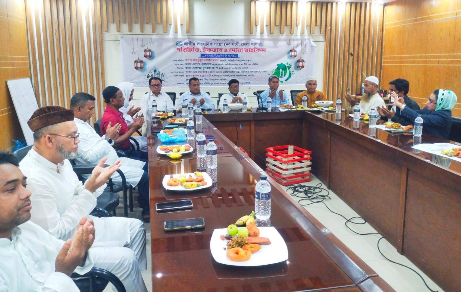 জাতীয় সাংবাদিক সংস্থা নরসিংদী জেলা শাখার পরিচিতি দোয়া ও ইফতার মাহফিল অনুষ্ঠিত।