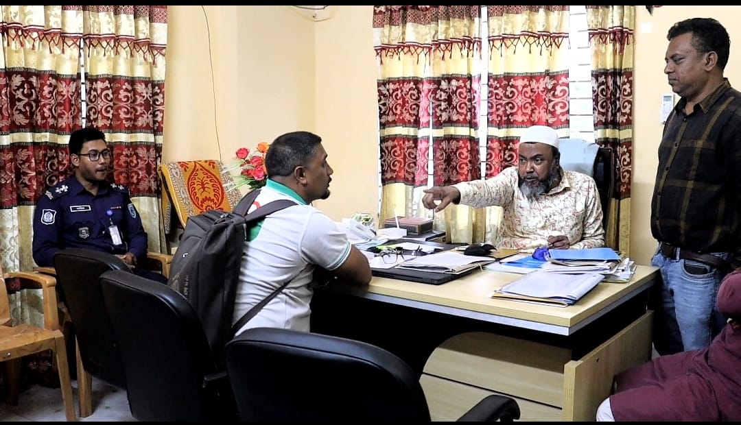 নারী দিবসে উপপরিচালকের কাছে লাঞ্ছিত নারী কর্মীরা, বদলি আদেশের ৩ মাস পেরিয়ে গেলেও চার অফিসে রাজত্ব কররছেন এই কর্মকর্তা