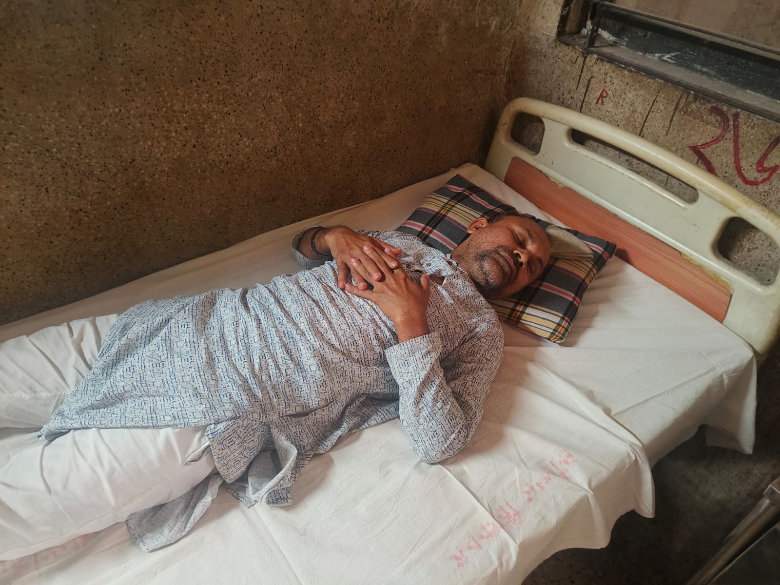 সাংবাদিকের ওপরে হামলা : ২৪ ঘন্টা পার হলেও প্রশাসনের নেই কোন পদক্ষেপ।