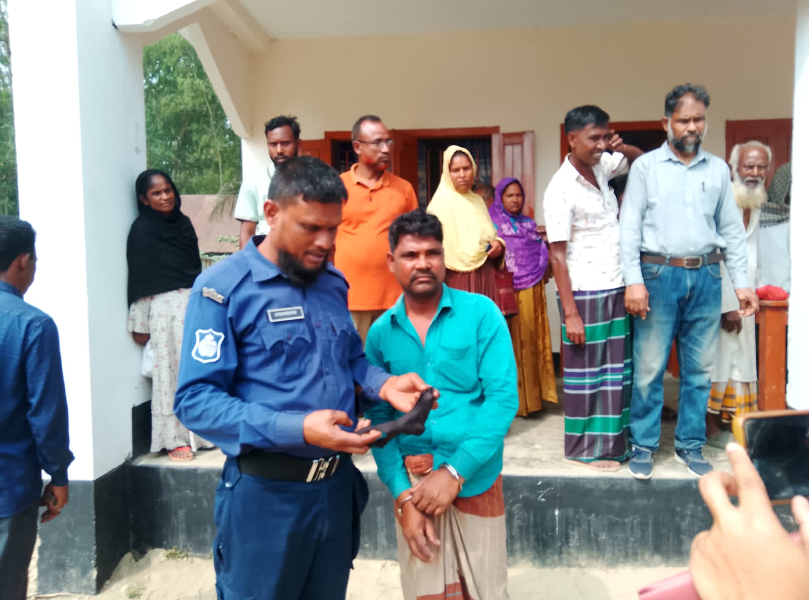 দেওয়ানগঞ্জে ভিজিএফের চাল বিতরণে অনিয়ম, যুবককে ভ্রাম্যমাণ আদালতের দণ্ড