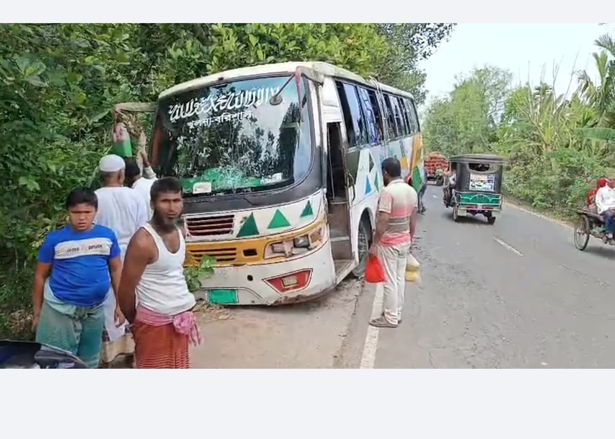 নাজিরপুর-চিতলমারী সড়কে বাস-মোটরসাইকেল সংঘর্ষে নিহত ১