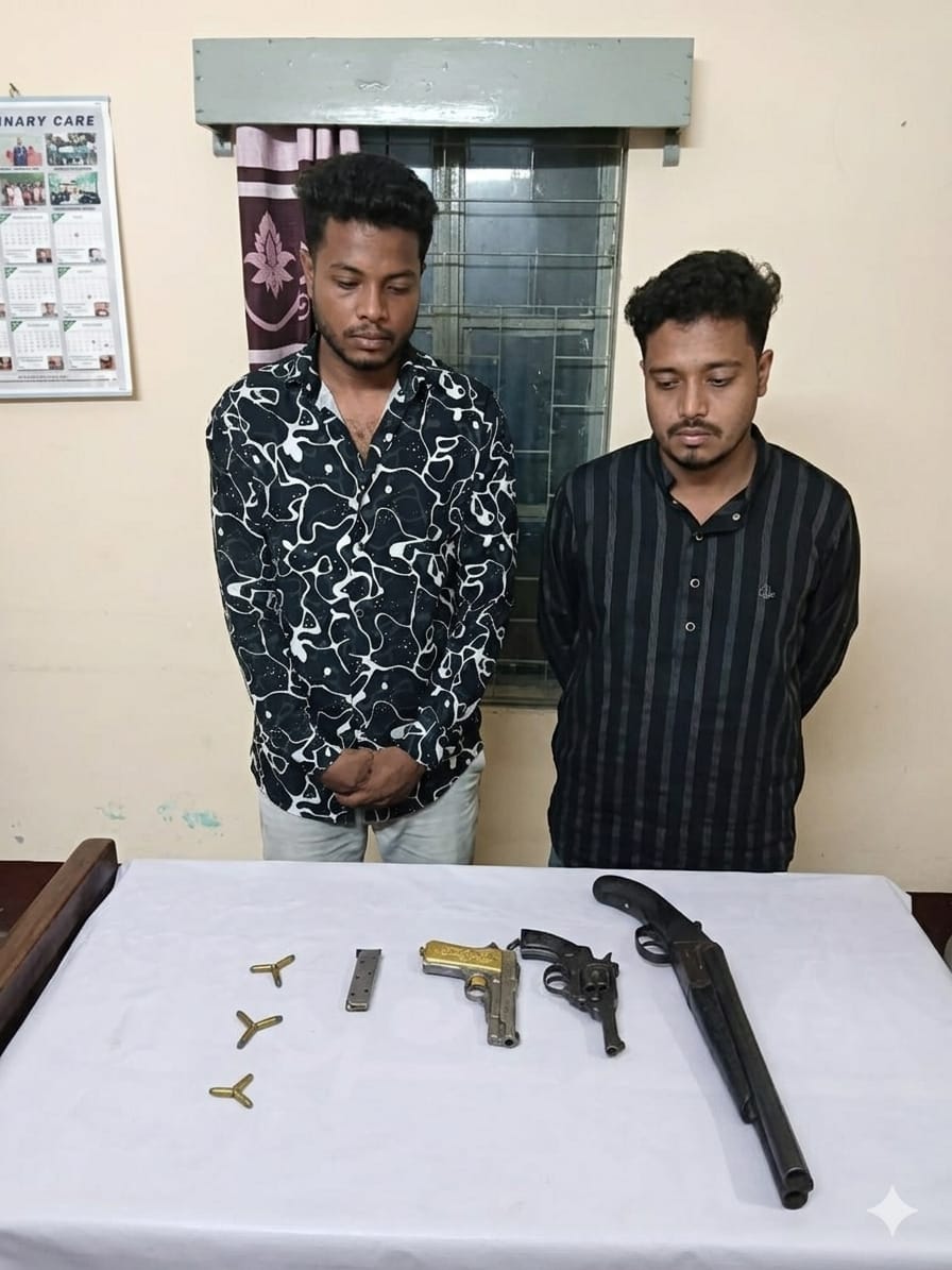 খুলনা,ফুলতলায় বিশেষ অভিযানে অস্ত্র ও গুলিসহ আটক ২