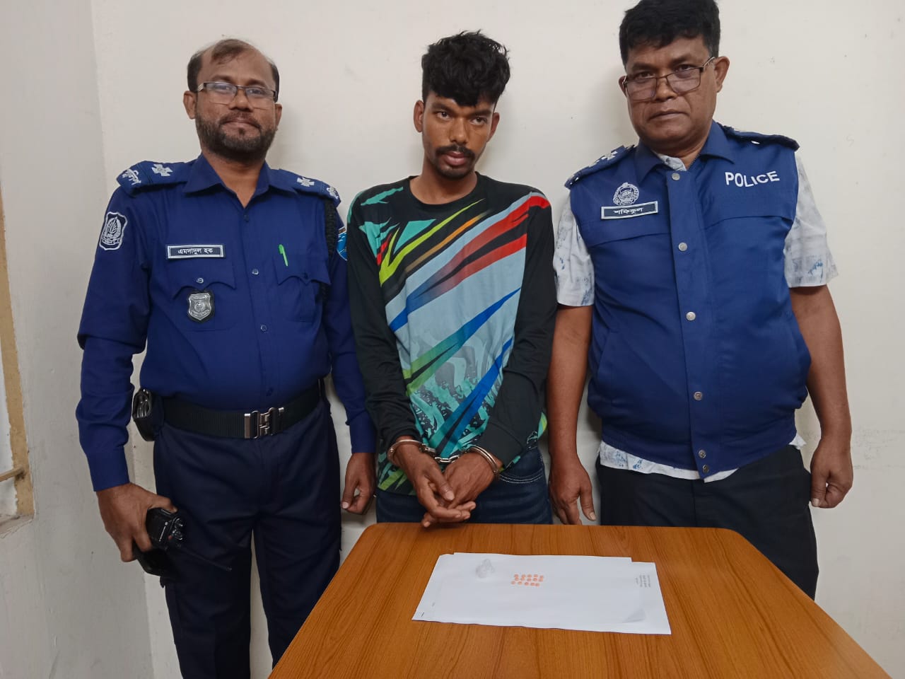 মনোহরদীতে মাদকবিরোধী অভিযানে যুবক গ্রেপ্তার, ইয়াবা উদ্ধার