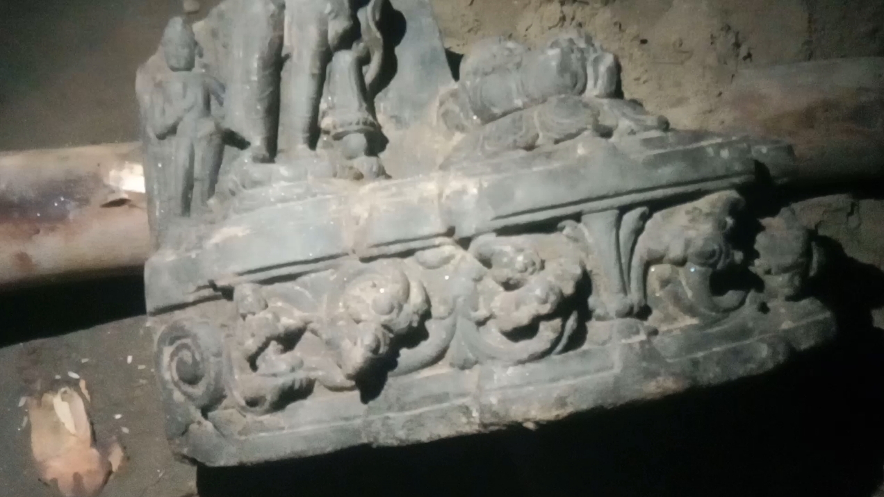 ভাঙ্গুড়ায় সুলতানপুরের লাল দিঘী থেকে মূল্যবান কষ্টি পাথরের মূর্তি উদ্ধার