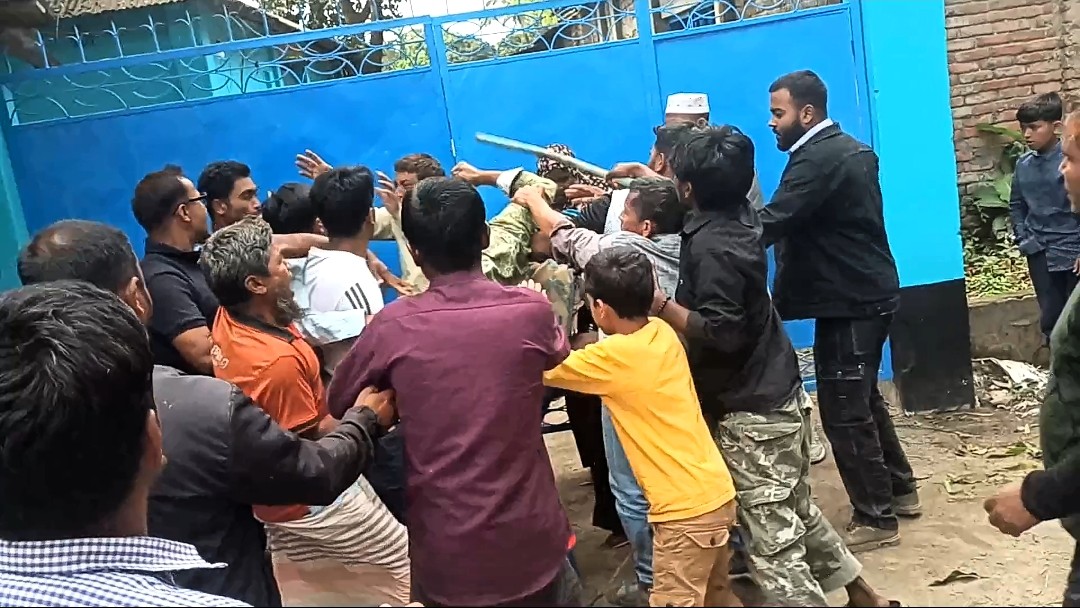 পঞ্চগড়ে অধ্যক্ষকে যোগদানে বাধাঁ, উপজেলা বিএনপি সভাপতির উপস্থিতিতে নেতাকর্মীদের লাঠিপেটা,আহত ৬
