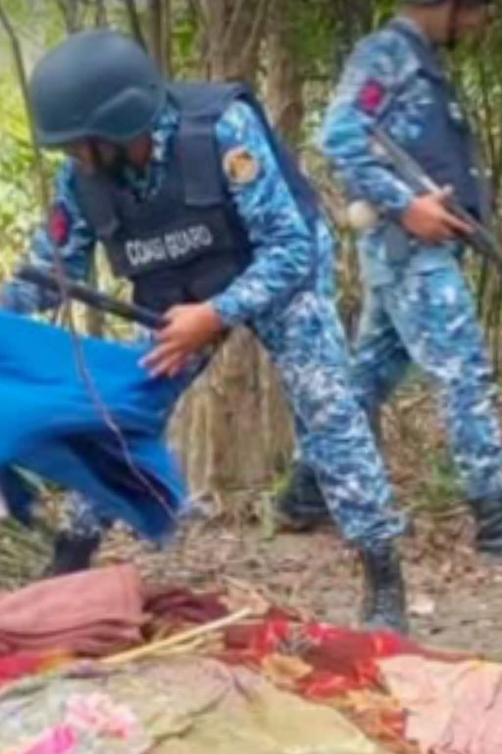 সুন্দরবনের বনদস্যু ‘ছোট সুমন বাহিনী’র আস্তানা ধ্বংস ও মালামাল জব্দ করল কোস্টগার্ড