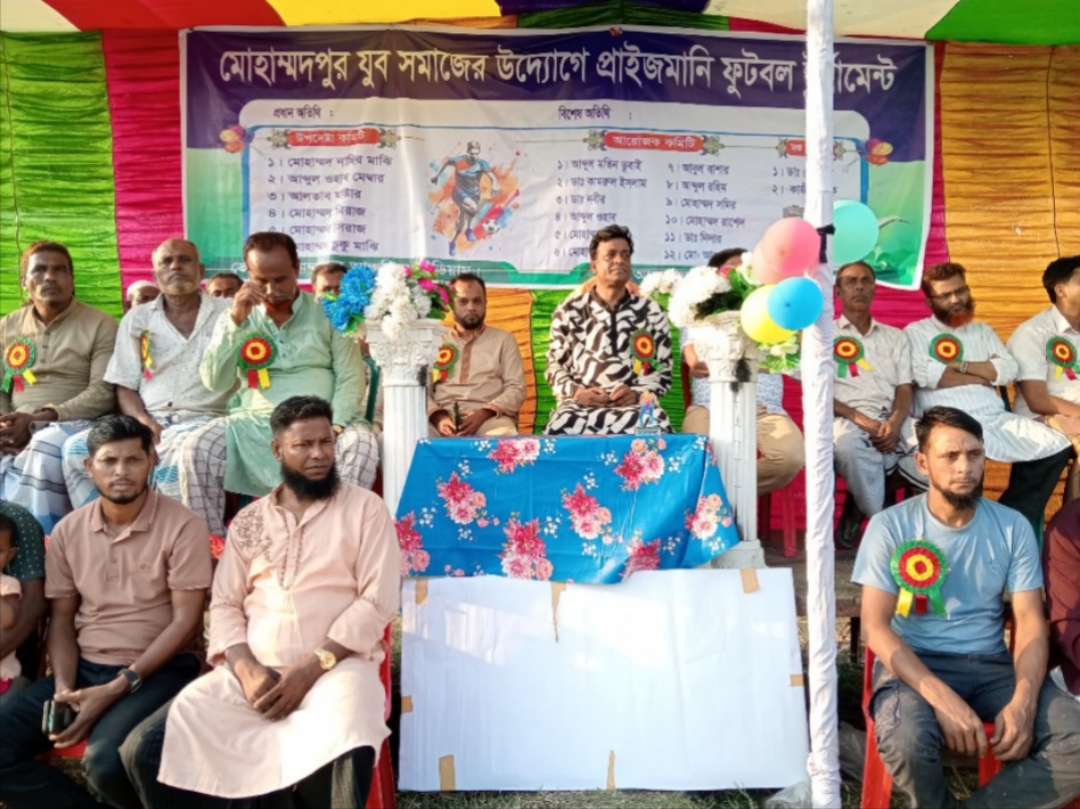 মোহাম্মদপুরে ফুটবল উন্মাদনা: উদ্বোধনী ম্যাচে দুই দলের সমান লড়াই