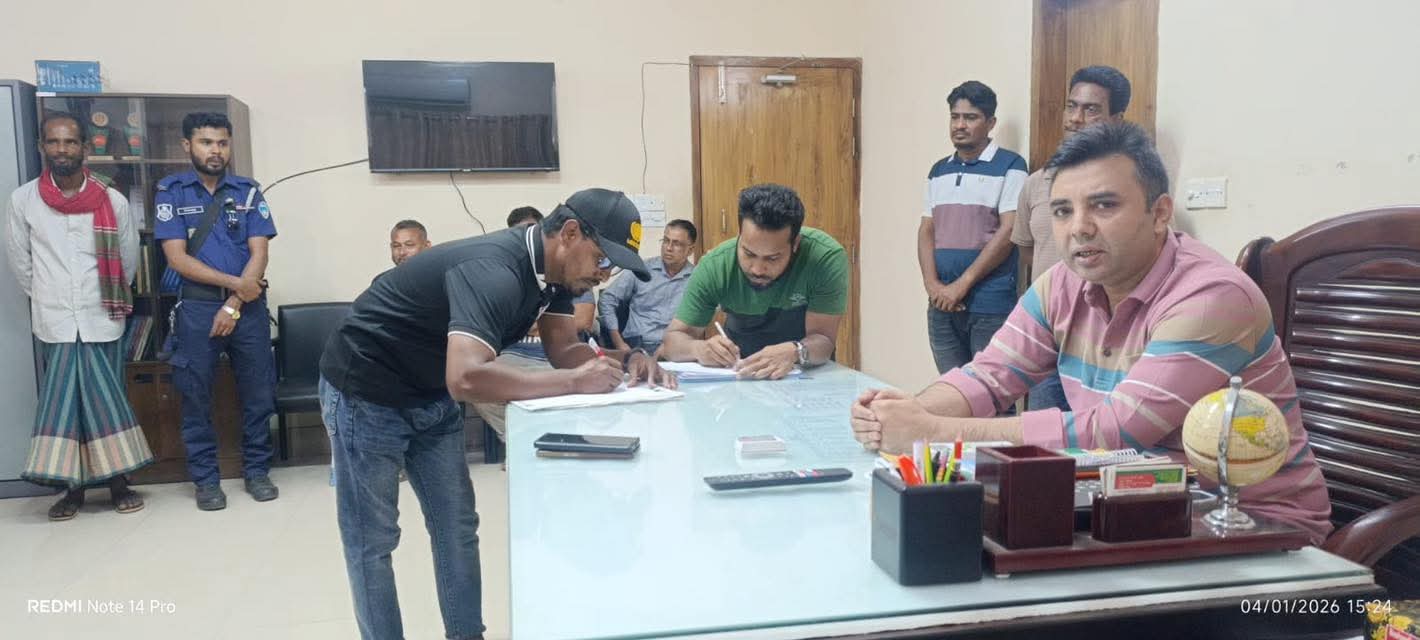 চান্দিনায় ভিডিও ধারণকে কেন্দ্র করে দুই সাংবাদিককে হ্যান্ডকাপ পরিয়ে আটক, প্রশ্নের মুখে প্রশাসন