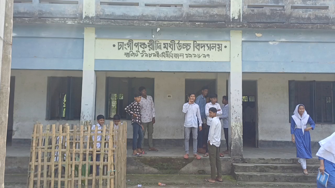 পঞ্চগড়ে শিক্ষকদের ক্লাস বর্জনে পাঠদান ব্যাহত