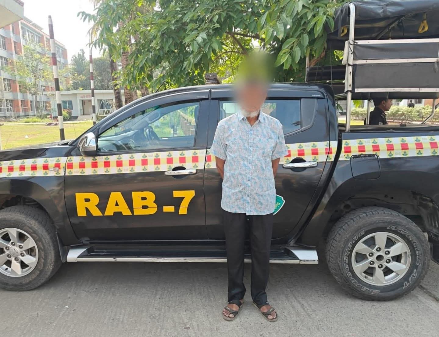 সীতাকুণ্ডের শীর্ষ সন্ত্রাসী মশিউর রহমান গ্রেফতার: হকার থেকে কোটিপতি, একাধিক হত্যা মামলার আসামি র‍্যাবের জালে