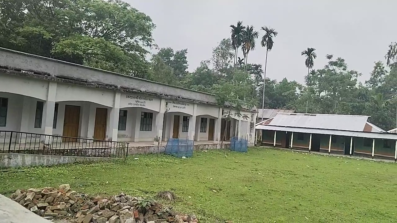 শিক্ষকদের চরম দায়িত্বহীনতার মধ্য দিয়ে চলছে ভবানীপুর বেতবাড়ি মহিলা ফাজিল মাদ্রাসার পাঠদান।