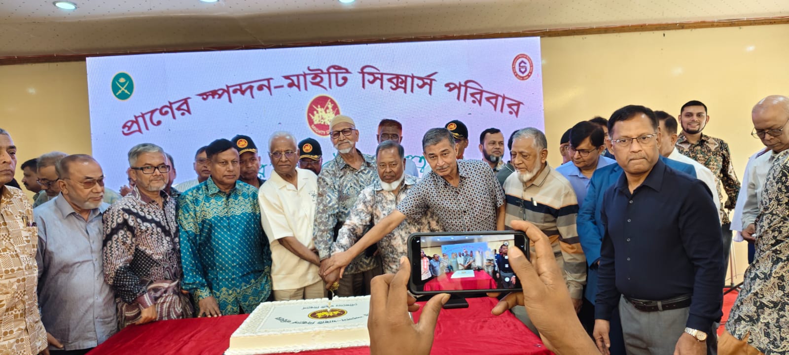 বাংলাদেশ সেনাবাহিনীর ৬ষ্ঠ ইস্ট বেঙ্গল রেজিমেন্ট এর (মাইটি সিক্সার্স) অবসরপ্রাপ্ত সদস্যদের মিলনমেলা অনুষ্ঠিত 