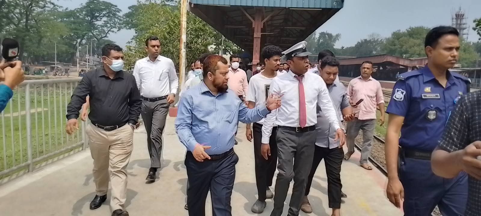 গাইবান্ধা রেলস্টেশনে জেলা প্রশাসনের বিশেষ পরিচ্ছন্নতা অভিযান ‎ ‎জনস্বাস্থ্য ও পরিবেশ সুরক্ষায় সচেতনতামূলক উদ্যোগ