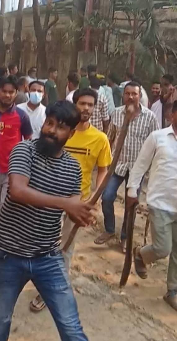 অবৈধ বালি উত্তোলনের প্রতিবাদে সীতাকুণ্ডে ঢাকা-চট্টগ্রাম মহাসড়ক অবরোধ, ঘণ্টাব্যাপী যানজট