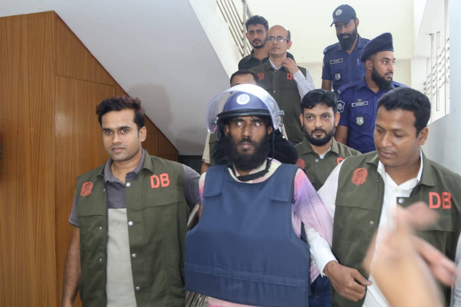 রাষ্ট্রের শীর্ষ ব্যক্তিদের নাম ভাঙিয়ে প্রতারণা; পটিয়ায় পুলিশের অভিযানে রিয়াদ বিন সেলিম গ্রেফতার