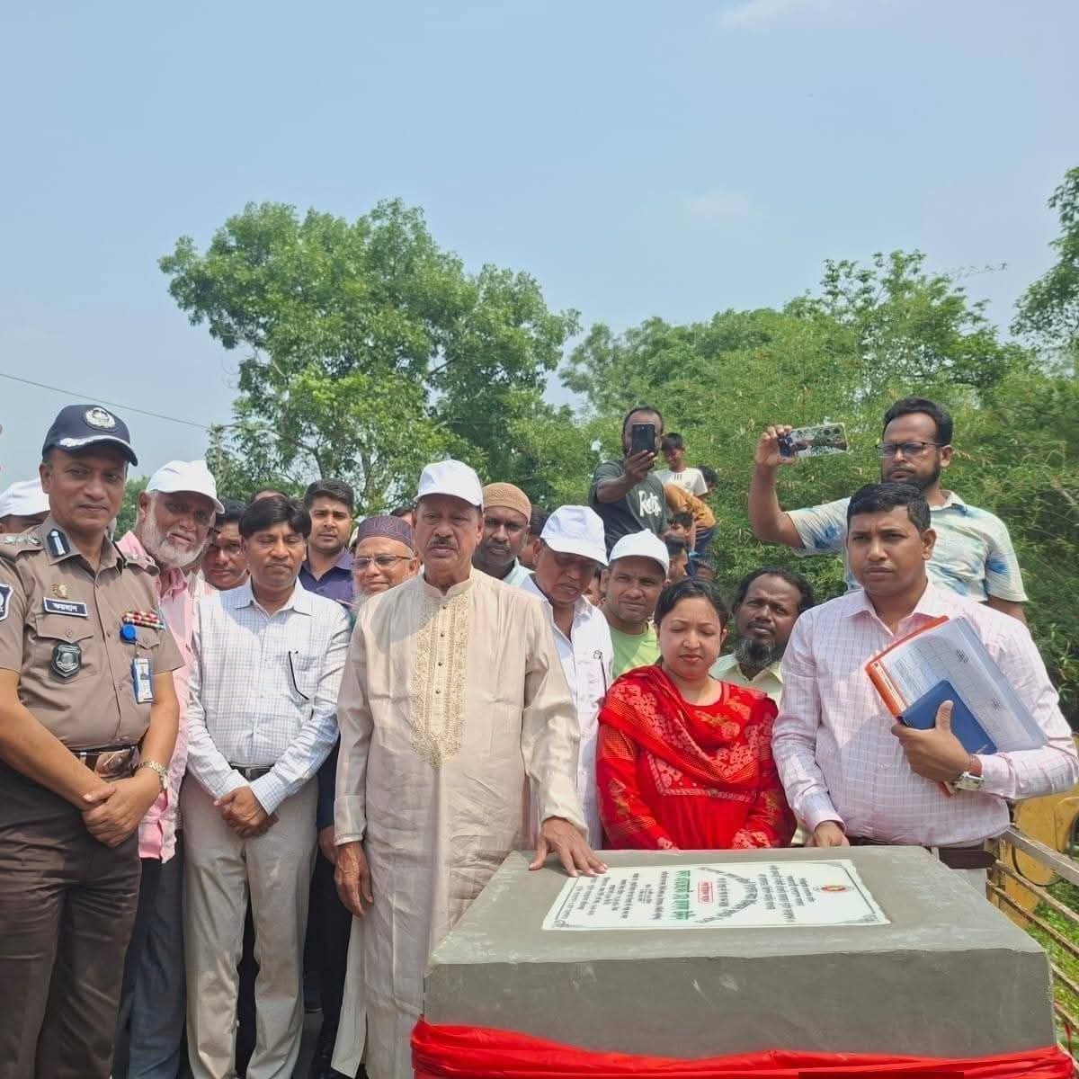 কটিয়াদীতে খাল খনন ও রাস্তার উন্নয়ন কাজের উদ্বোধন করলেন এমপি জালাল উদ্দিন