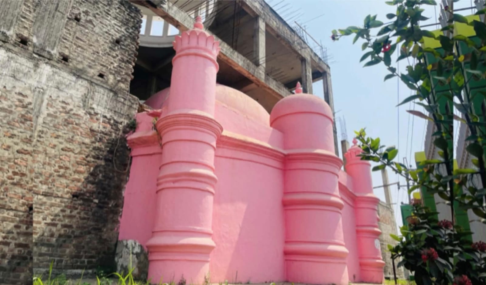 শতাব্দীর পর শতাব্দী পেরিয়ে ঐতিহ্যের দীপ্তি: সীতাকুণ্ডের ৪৯৩ বছরের পুরনো হাম্মাদিয়া জামে মসজিদ