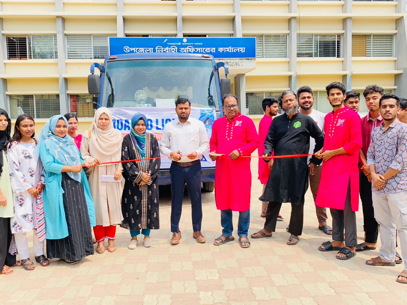 এসএসসি পরীক্ষার্থীদের যাতায়াতে ফ্রি বাস সেবা উদ্বোধন, সীতাকুণ্ডে নবমবারের উদ্যোগ